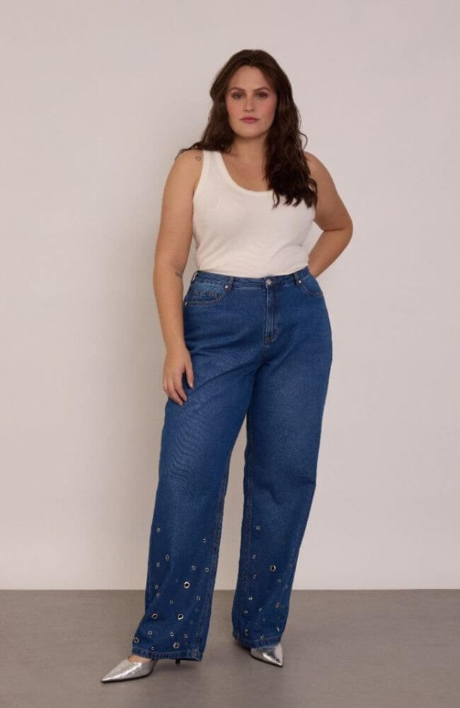 Calça Straight Jeans com Metais